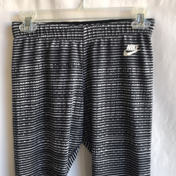Nike black and white “Just Do It” leggings, size M - Picture 2 of 9